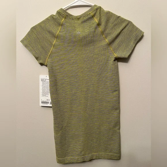 NWT Lululemon Swiftly Tech 2.0 Size 2 Yellow & Black Athletic Shirt (fitted) - Picture 2 of 9